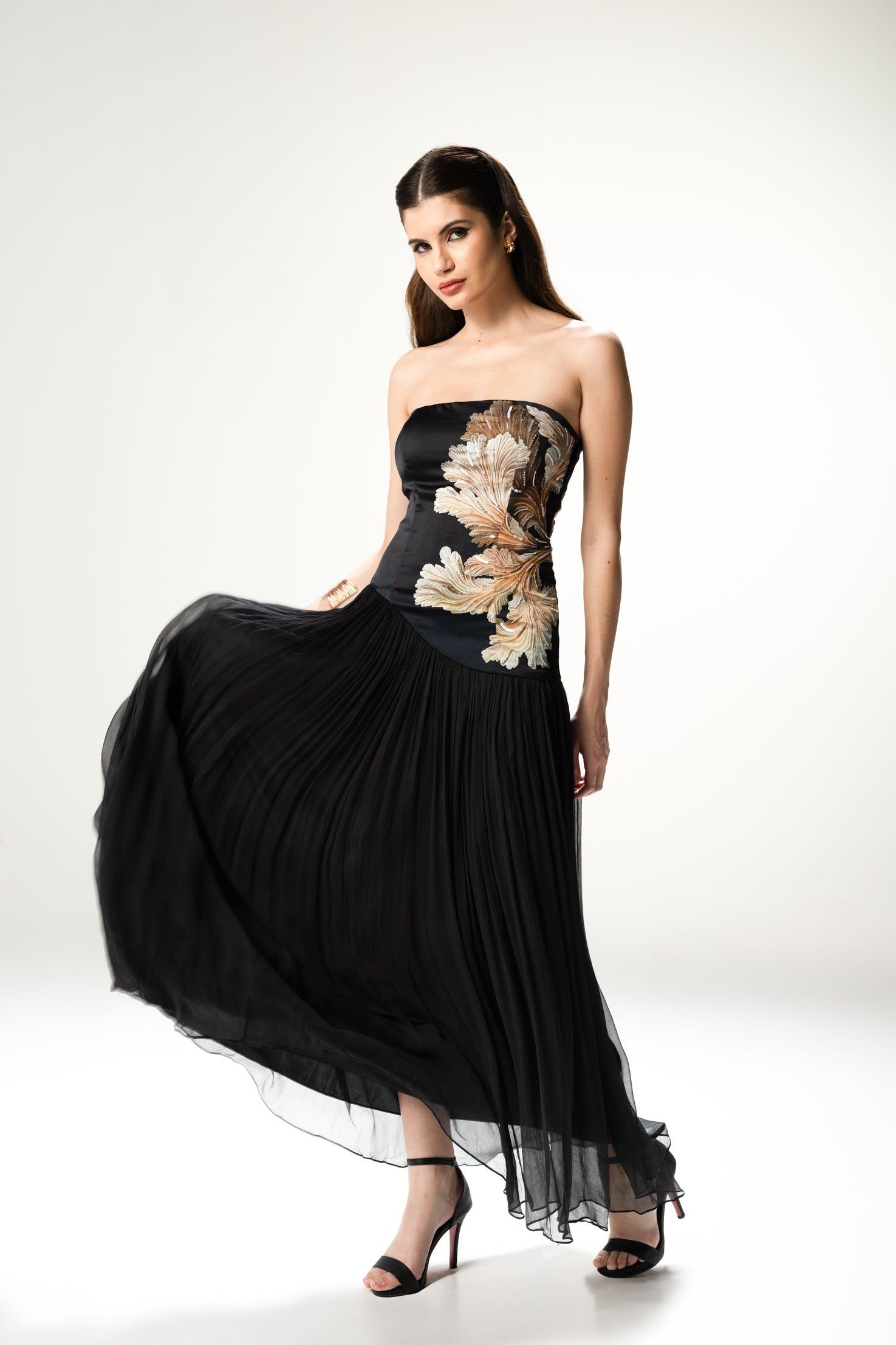 dresses for bustier women Women's Corset & Formal & Evening Gowns Add a hint of allure with the sophisticated leg slit Ladivine CD295 Long Daisy Motif